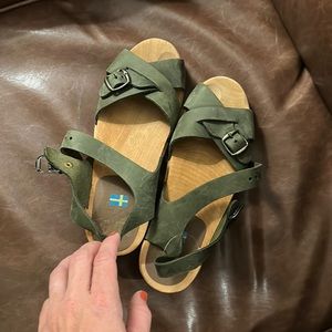 MIA Wood-soled clogs/sandals. Olive green. Size 40.